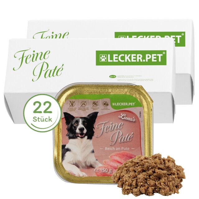 Hundefutter-Packungen und eine geöffnete Dose. Aufschrift: Feine Paté, Reich an Pute, 22 Stück. Marke: Lecker.Pet.