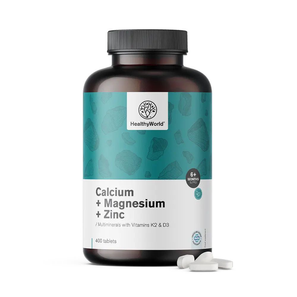 Braune Flasche mit weißem Etikett. Aufschrift: Calcium + Magnesium + Zink. 400 Tabletten. Einige Tabletten liegen daneben.