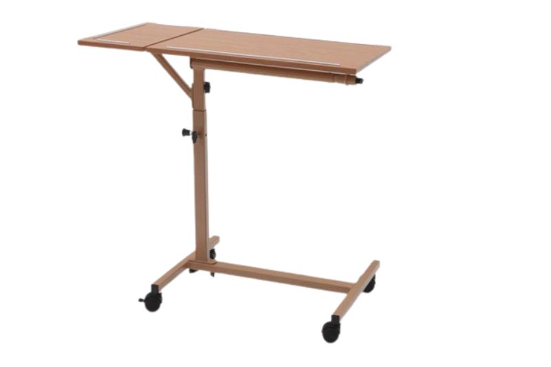 Beistelltisch mit höhenverstellbarer Ablageplatte. Holzfarbene Tischplatte, Metallgestell mit Rollen.