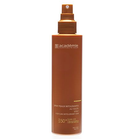 Braune Sprühflasche mit Sprühkopf. Aufschrift: Académie, Spray Peaux Intolérantes au Soleil, LSF 50 UVA/UVB. Für sonnenintolerante Haut.