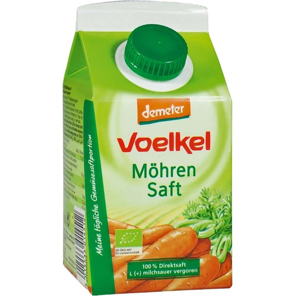 Grüne Saftverpackung mit Schraubverschluss. Aufschrift: Voelkel Möhren Saft, Demeter-Logo, Karotten-Illustration.