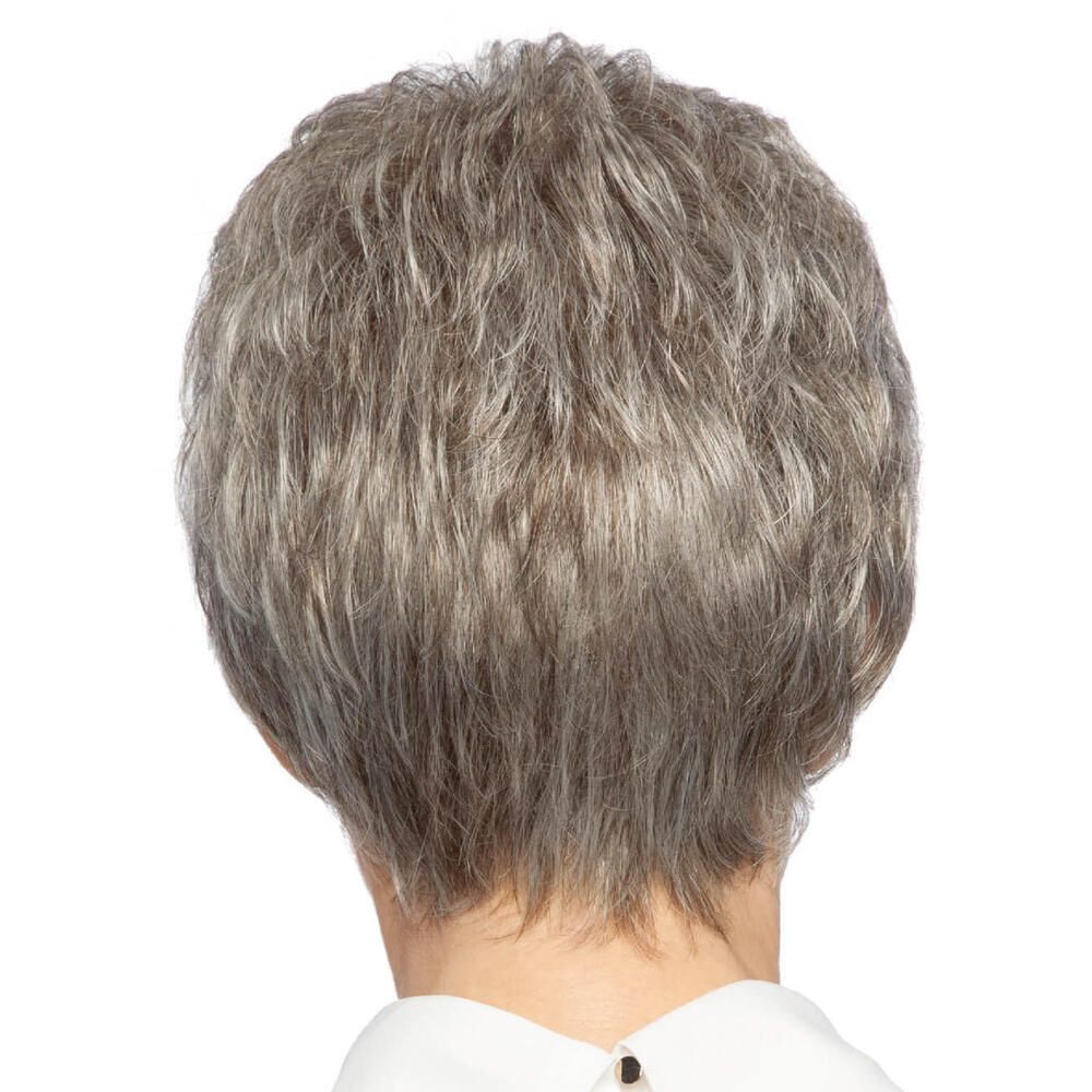 Graue Perücke, kurze Frisur, Rückansicht einer Frau. Helle Haut, weißes Oberteil.