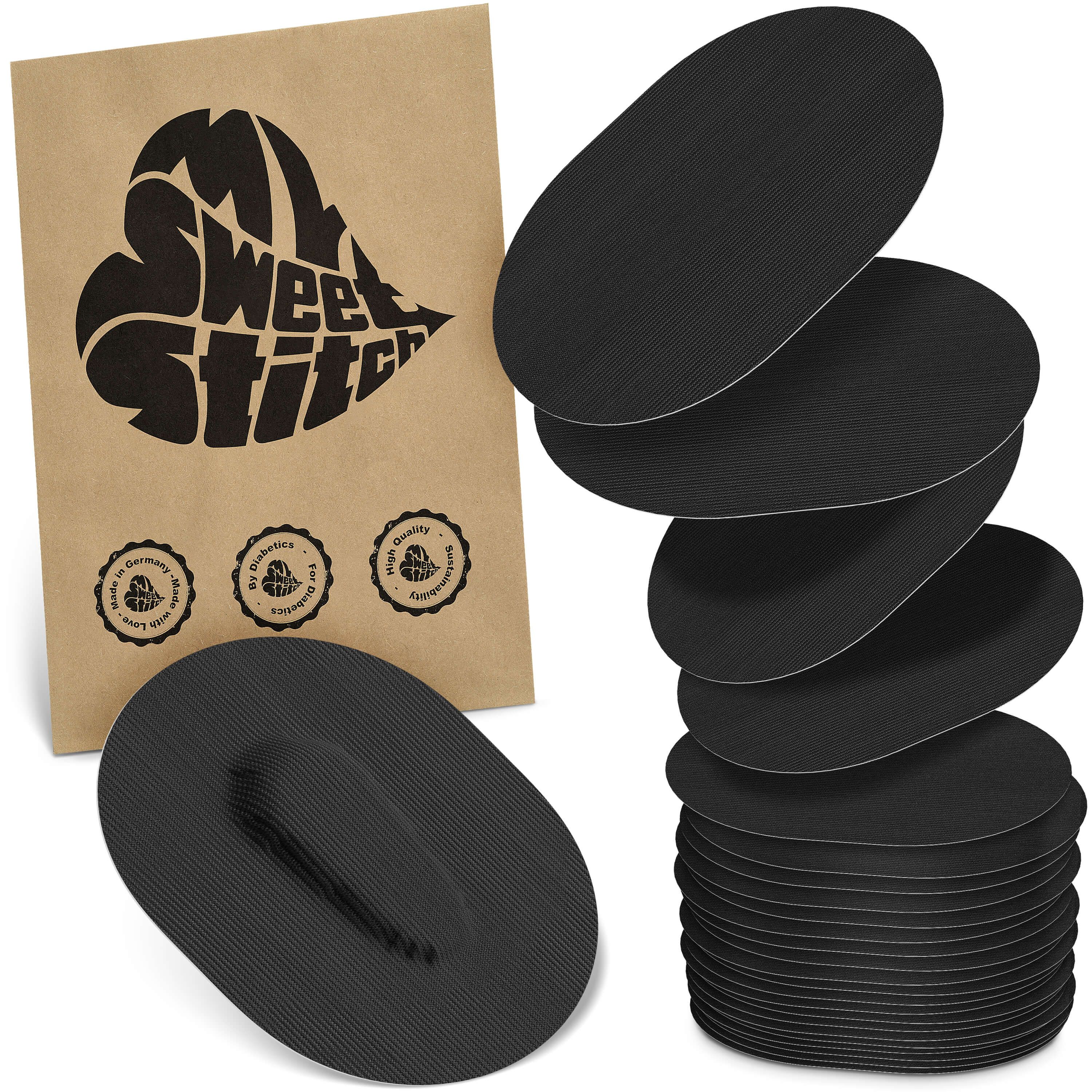 Schwarze, ovale Pflaster. Eine Packung mit Logo und Siegeln. Mehrere Pflaster gestapelt und einzeln. Texturierte Oberfläche.