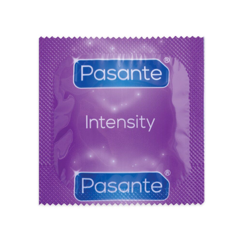 Violette Kondomverpackung. Aufschrift: Pasante, Intensity. Sterne-Design.