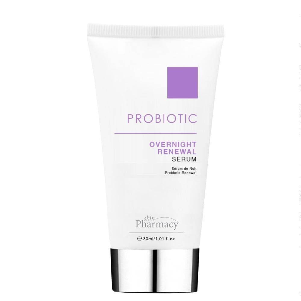 Weiße Tube mit lila Akzenten. Beschriftung: PROBIOTIC, OVERNIGHT RENEWAL SERUM, skinPharmacy. Unten: 30ml/1.01 fl oz.