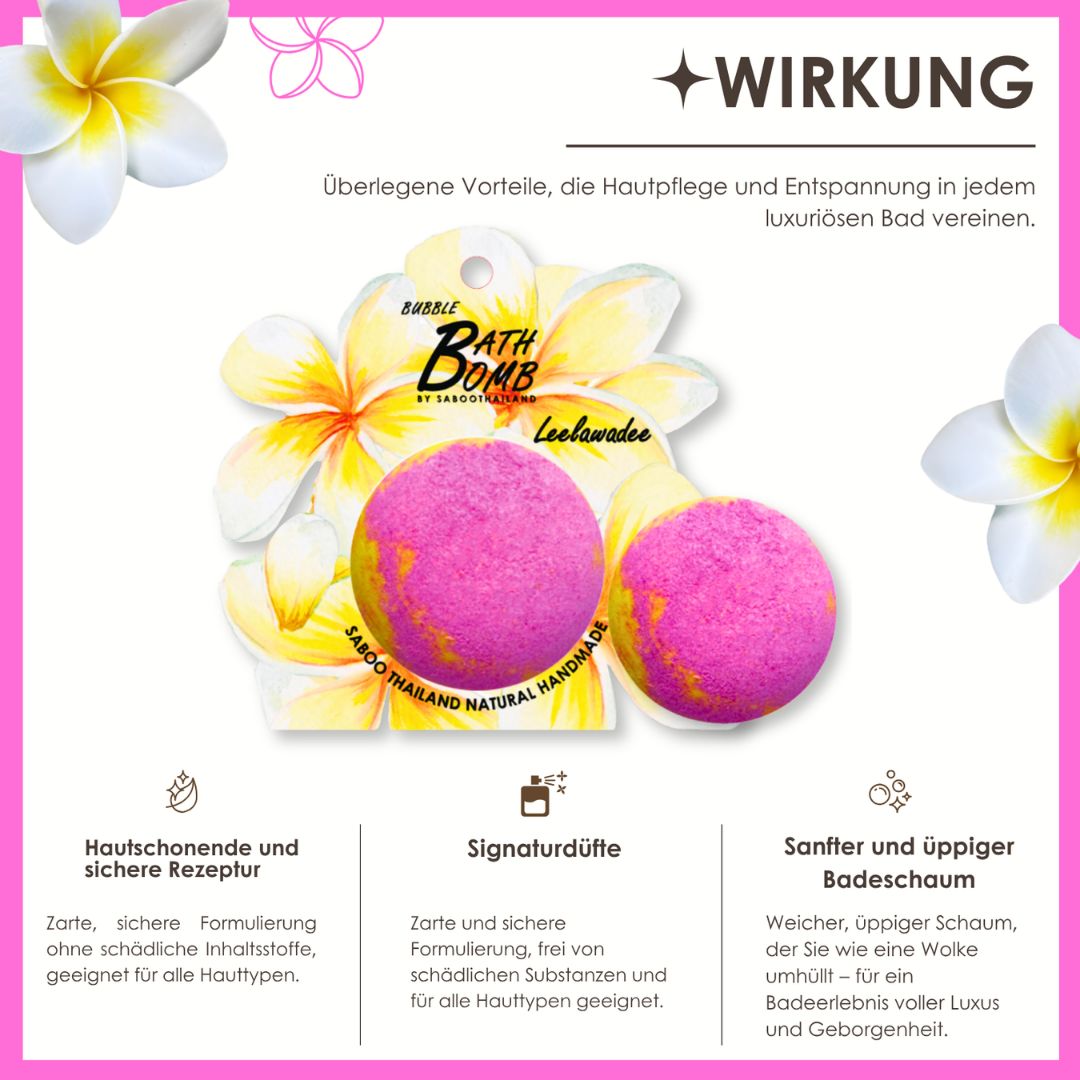 Zwei Bad Bomben mit floralem Design. Text: Bubble Bath Bomb, Leelawadee. Hautfreundliche Rezeptur. Signaturdüfte. Sanfter Badeschaum.