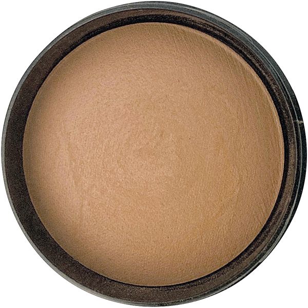 Runder, brauner Puder in einem schwarzen Behälter. Der Puder hat eine glatte Oberfläche.
