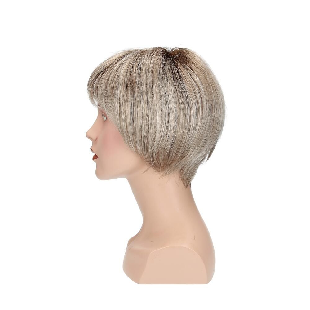 Perücke Alicia, blondiertes Haar, auf einem Schaufensterkopf. Seitenansicht.