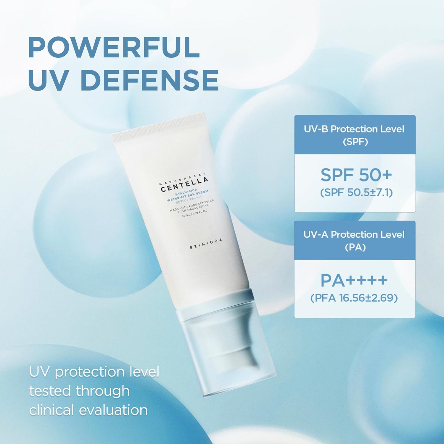 Weiße Tube mit blauer Basis. Aufschrift: Centella Hyalu-Cica Water-Fit Sun Serum. Marke: SKIN1004. SPF 50+ PA++++.
