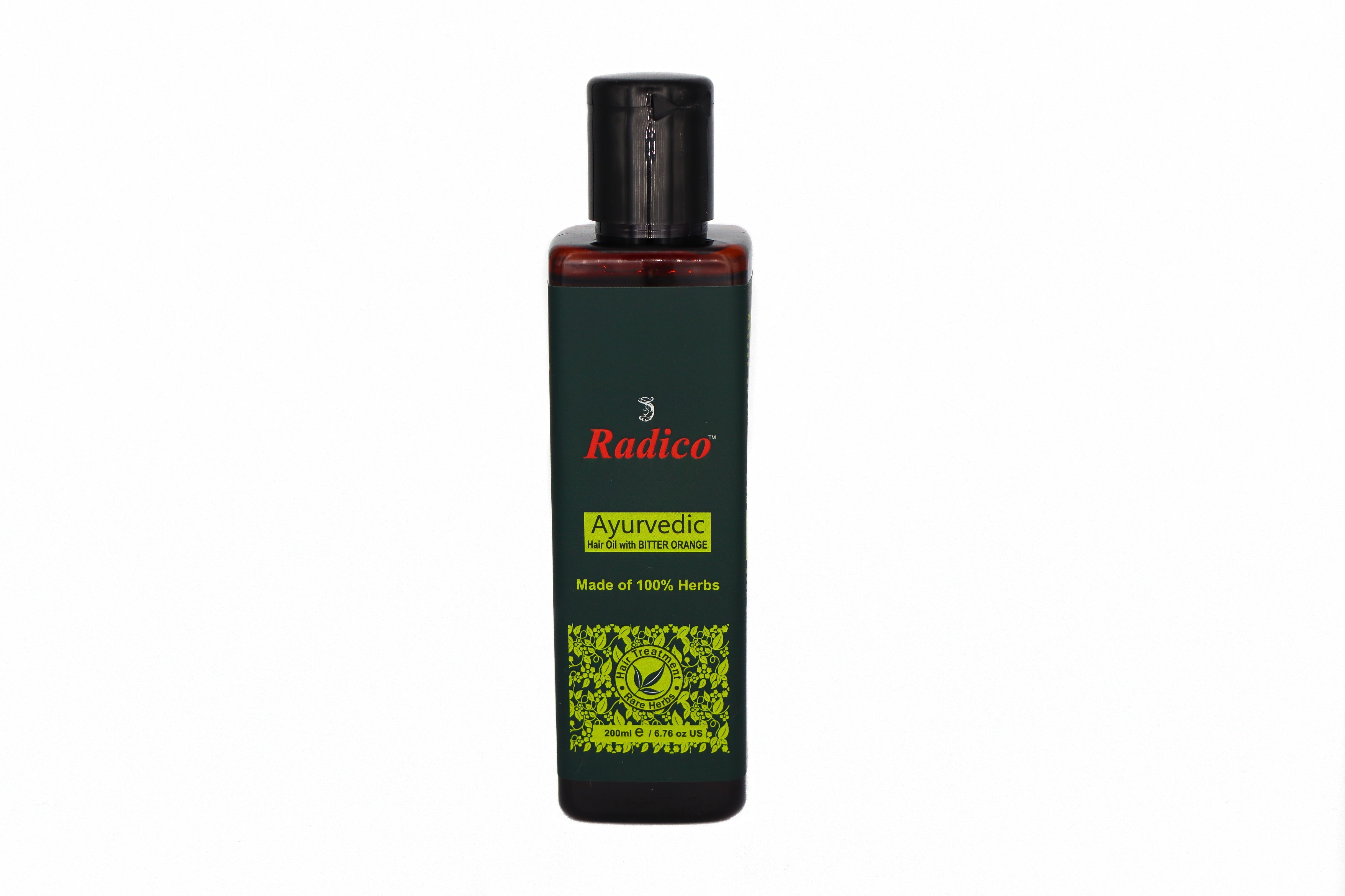 Braune Flasche mit schwarzem Deckel. Grün-gelbes Etikett mit "Radico" und "Ayurvedic". Auf weißem Hintergrund.