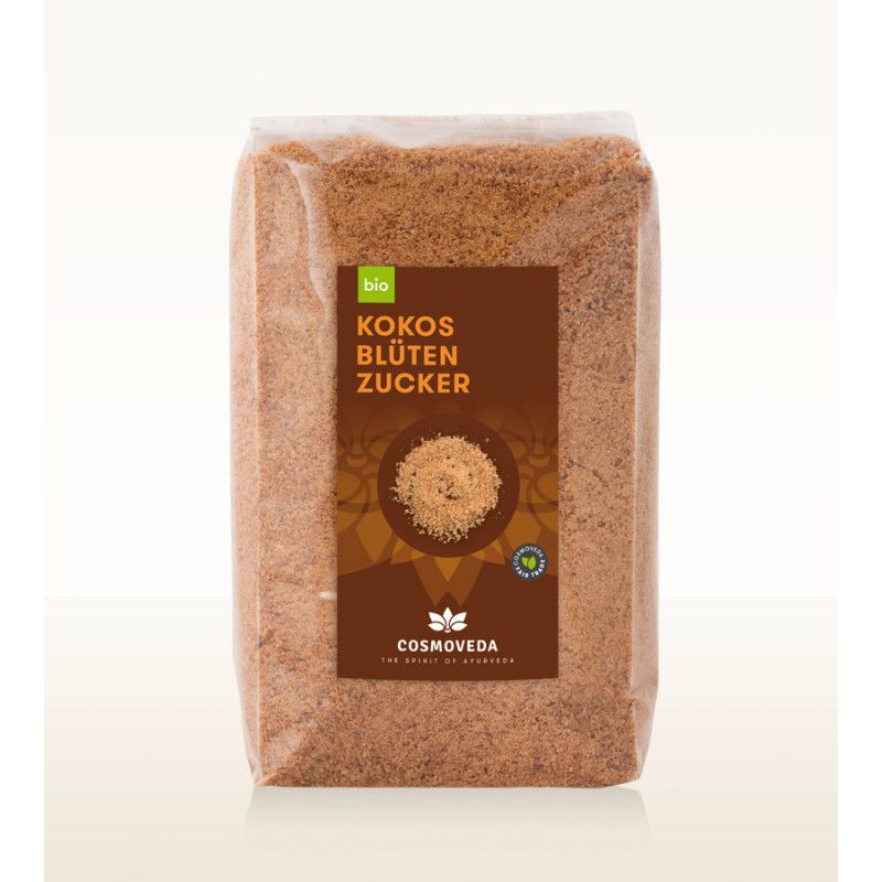 Transparente Verpackung mit braunem Kokosblütenzucker. Aufkleber mit "bio", "Kokosblütenzucker" und "Cosmoveda" Logo.