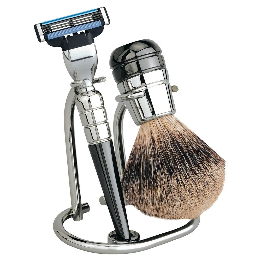 Rasierset mit Gillette Mach3 Rasierer, Rasierpinsel und Ständer.