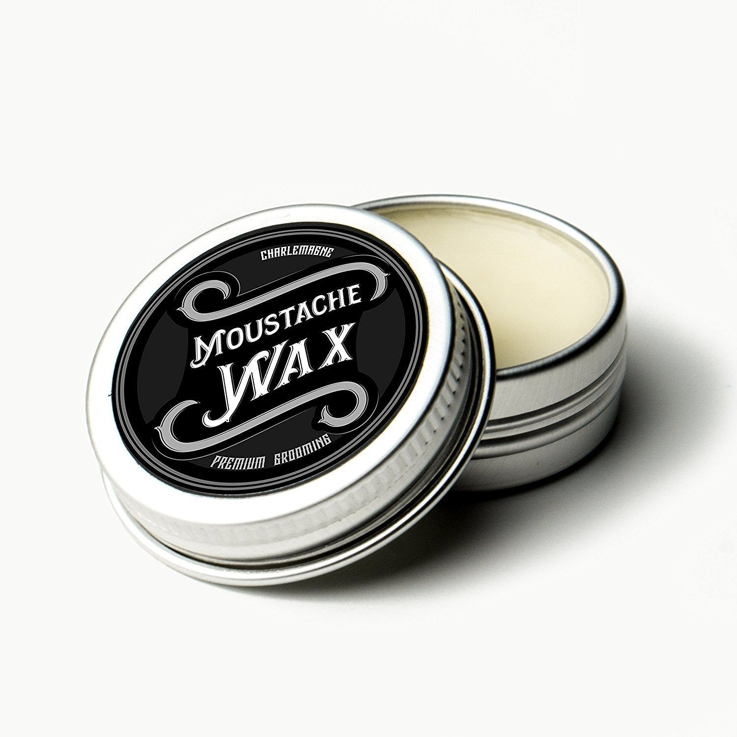 Geschlossene schwarze Dose mit CHARLEMAGNE Bartwachs, Etikett "MOUSTACHE WAX".