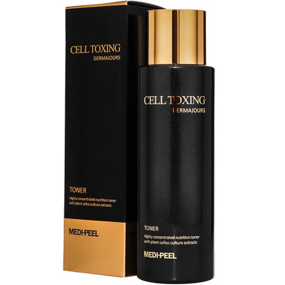Schwarze Flasche und Verpackung. Aufschrift: CELL TOXING DERMAJOURS, TONER, MEDI-PEEL. Goldene Akzente.