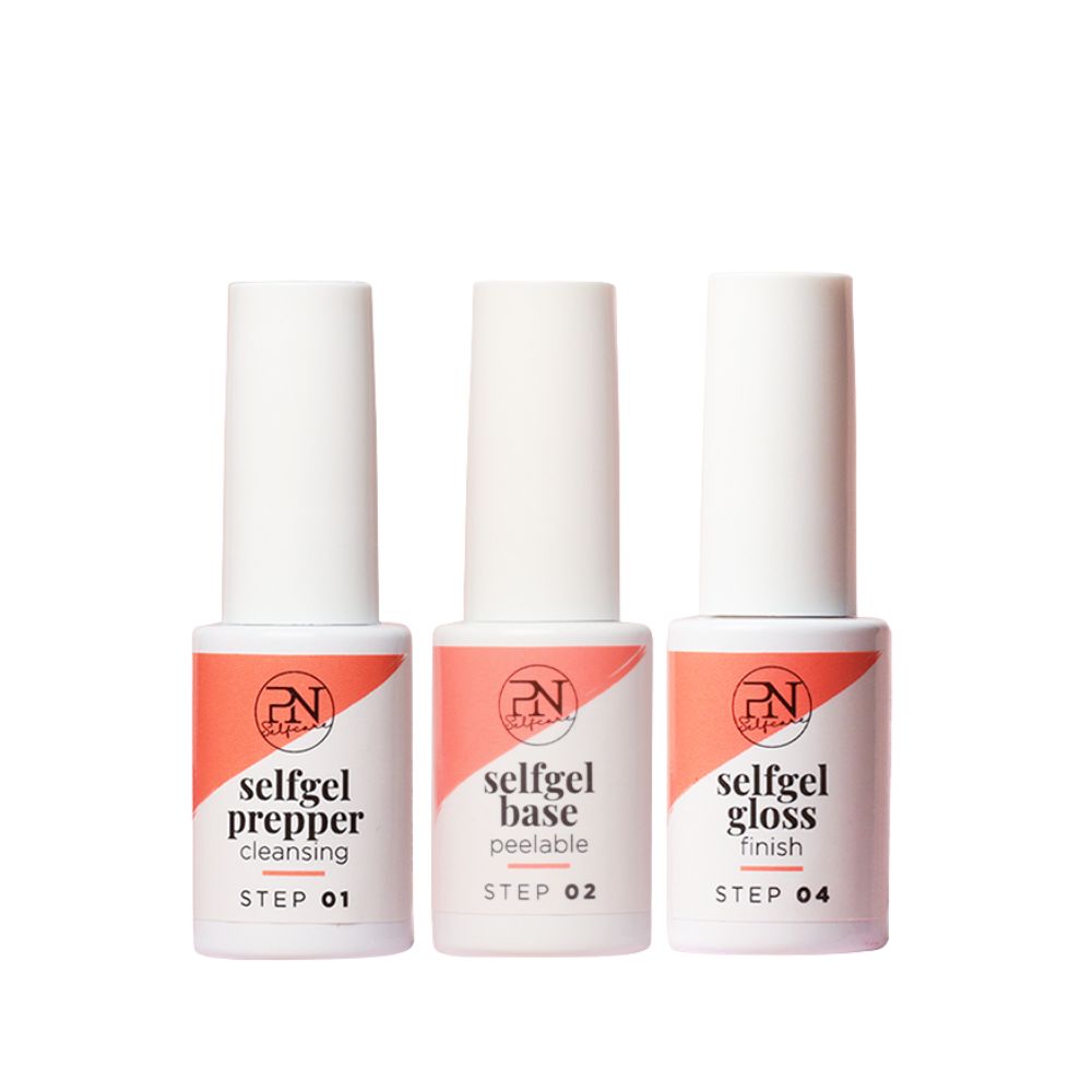 Drei Flaschen mit weißem Deckel und Etikett. Auf den Etiketten steht "selfgel prepper", "selfgel base" und "selfgel gloss".