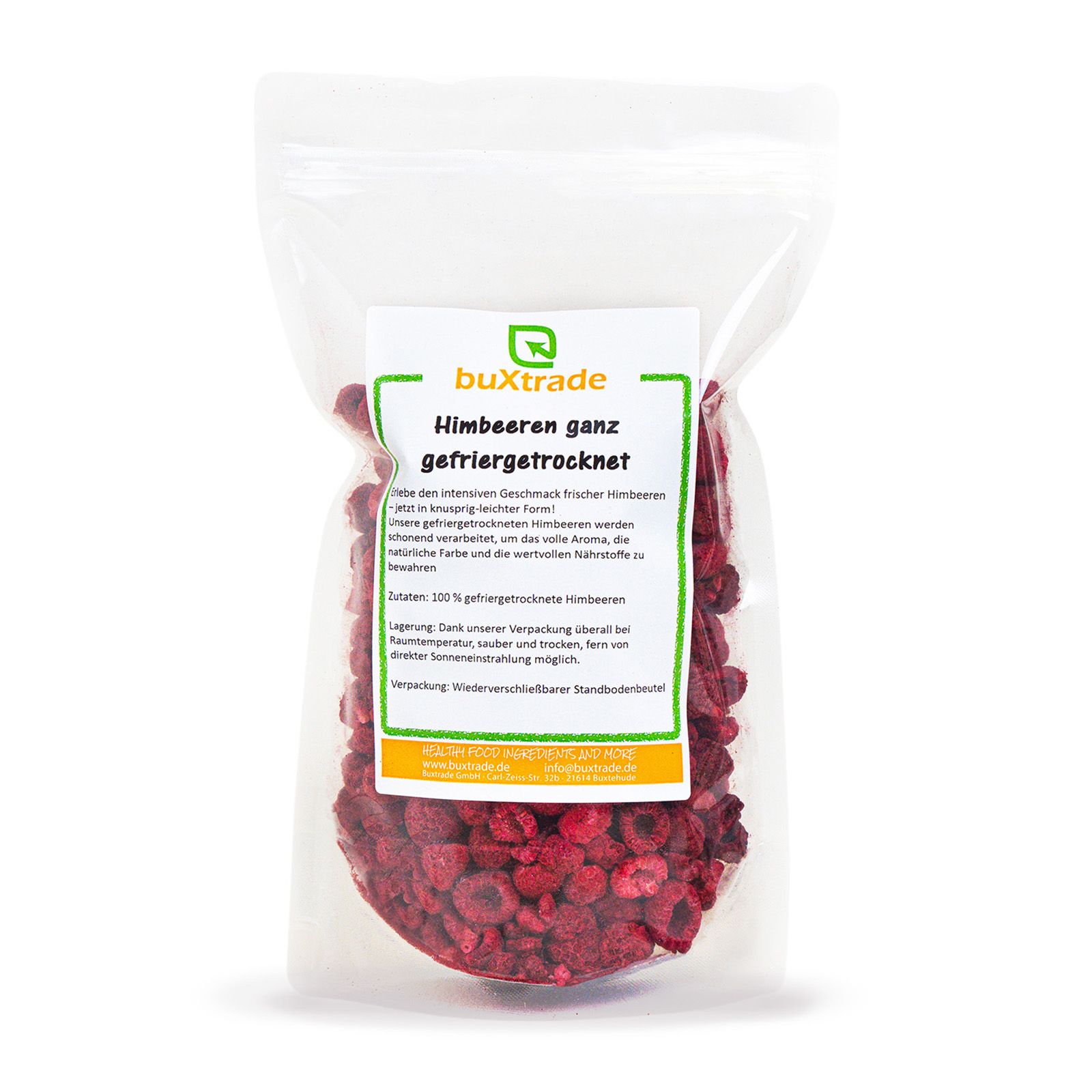 Transparente Verpackung mit gefriergetrockneten Himbeeren. Auf der Verpackung befindet sich ein Etikett mit Text.
