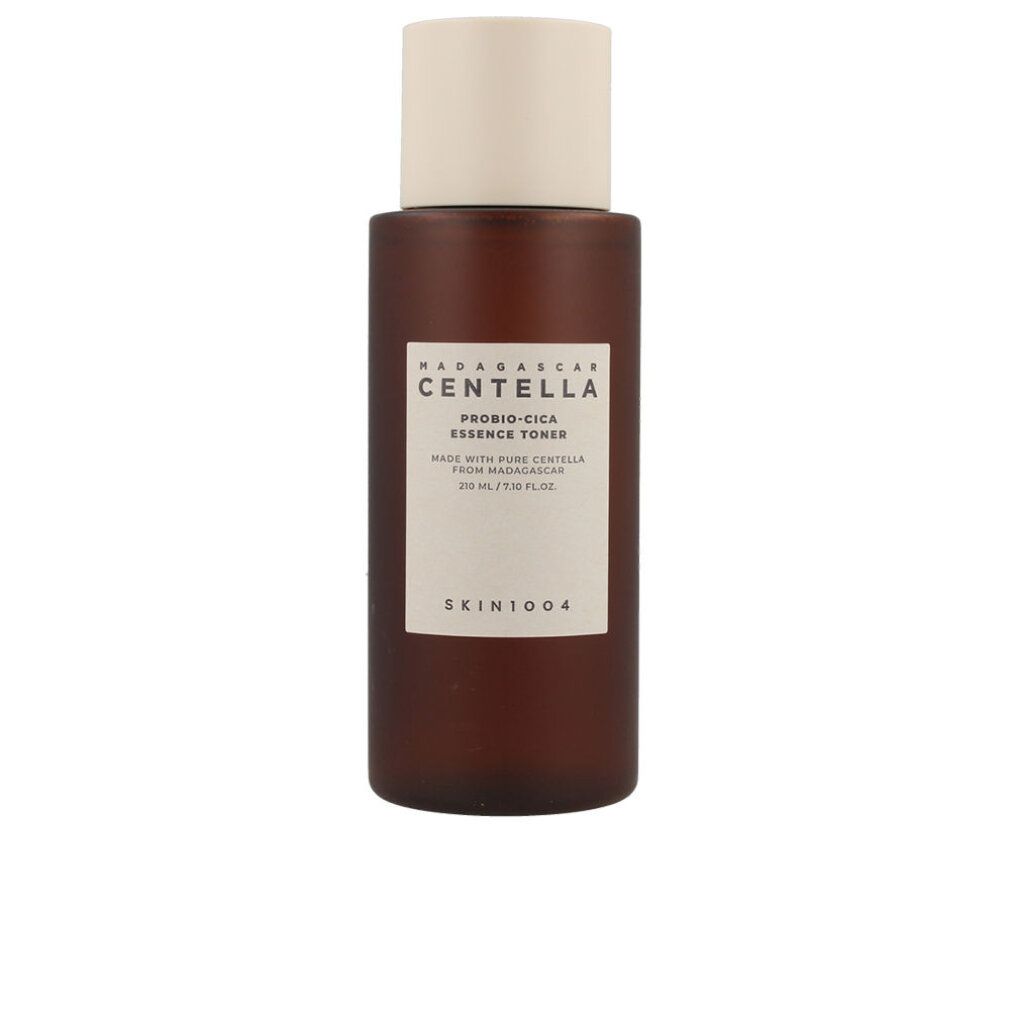 SKIN1004 Madagascar Centella Probio-Cica Essence Toner auf einem warmen, unscharfen Hintergrund.