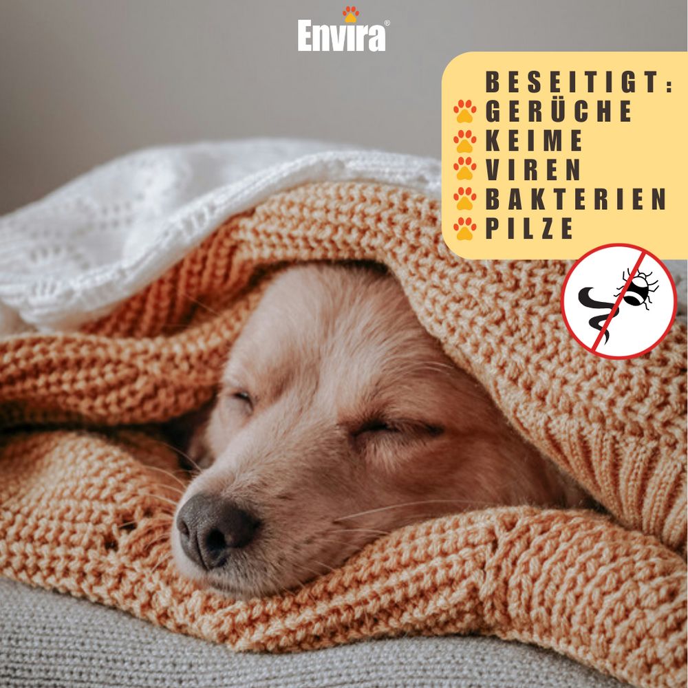 Schlafender Hund unter Decke. Text: Beseitigt Gerüche, Keime, Viren, Bakterien, Pilze. Envira Logo.