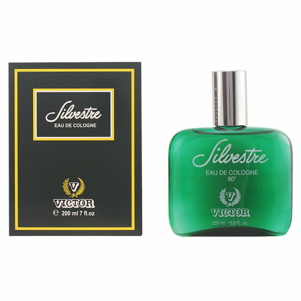 Grüne Eau de Cologne-Flasche und schwarze Schachtel mit gelbem Rahmen. Auf der Flasche steht "Silvestre Eau de Cologne". Auf der Schachtel steht "Victor".