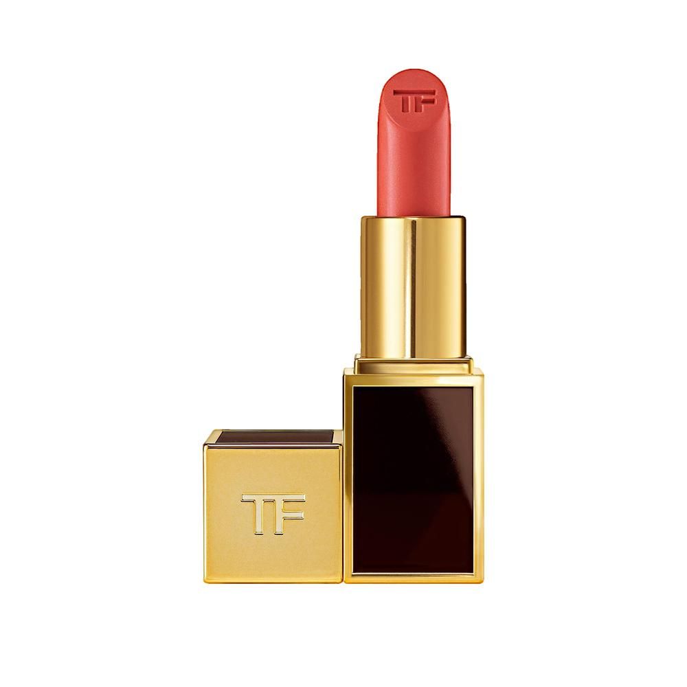 Goldfarbener Lippenstift mit geöffneter Kappe. Der Lippenstift ist rosa. Das Logo 'TF' ist auf dem Lippenstift und der Kappe sichtbar.