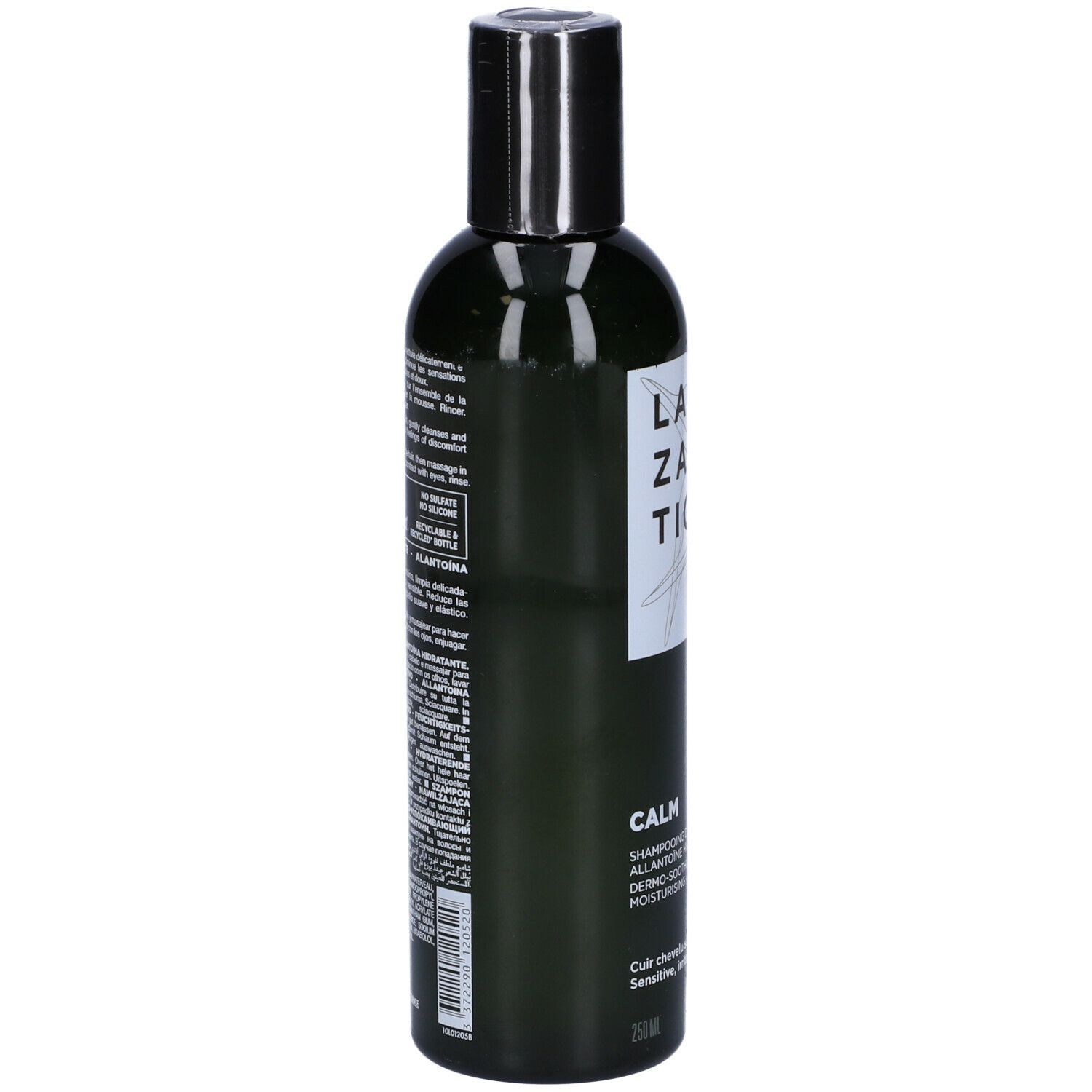 Vista laterale del flacone di shampoo LAZARTIGUE CALM. Flacone verde scuro con tappo nero. Etichetta con informazioni sul prodotto. Testo: Calm, cuoio capelluto sensibile.