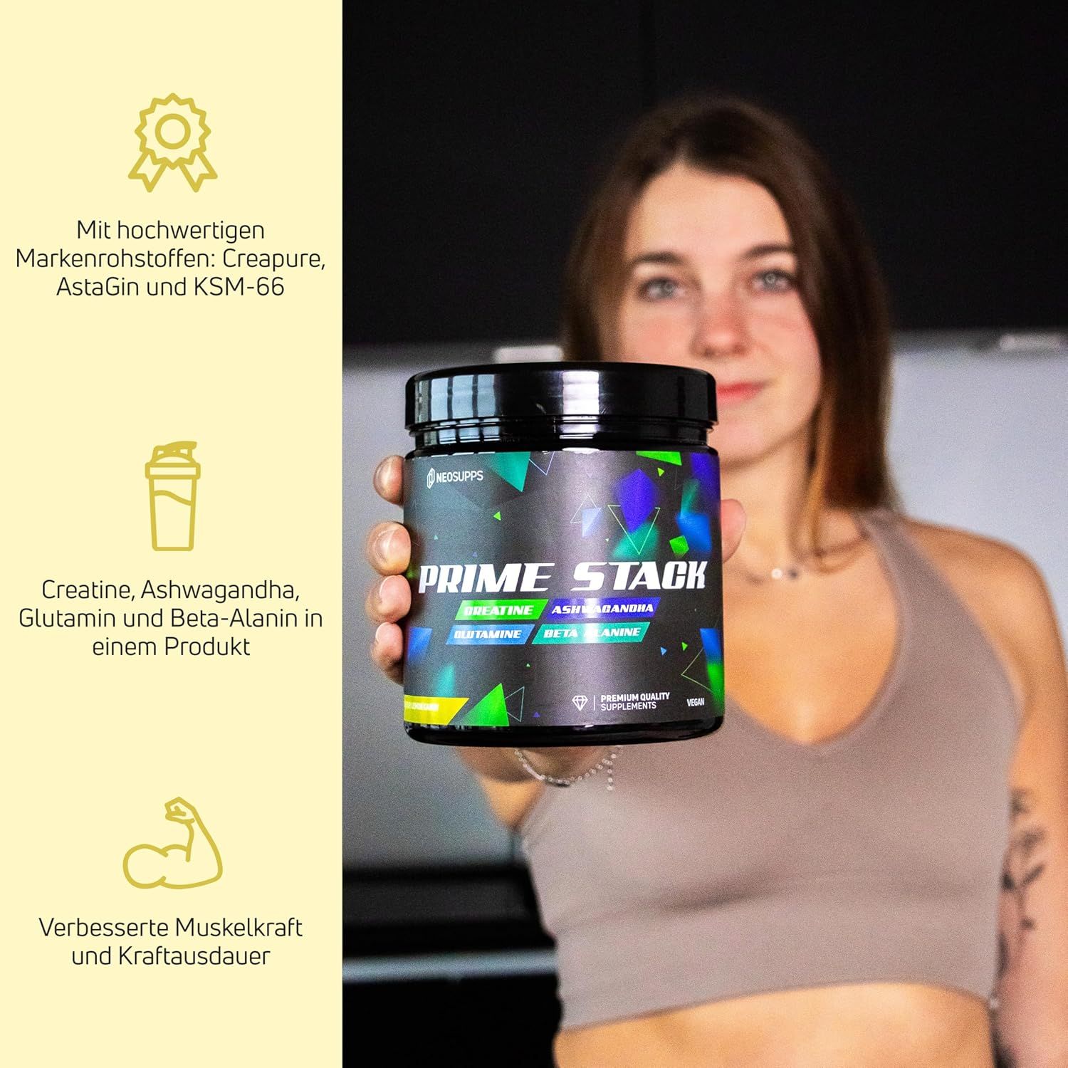 Schwarze Dose mit "PRIME STACK"-Aufdruck. Frau hält Dose. Text: Creatine, Ashwagandha, Glutamin und Beta-Alanin. Goldene Symbole.