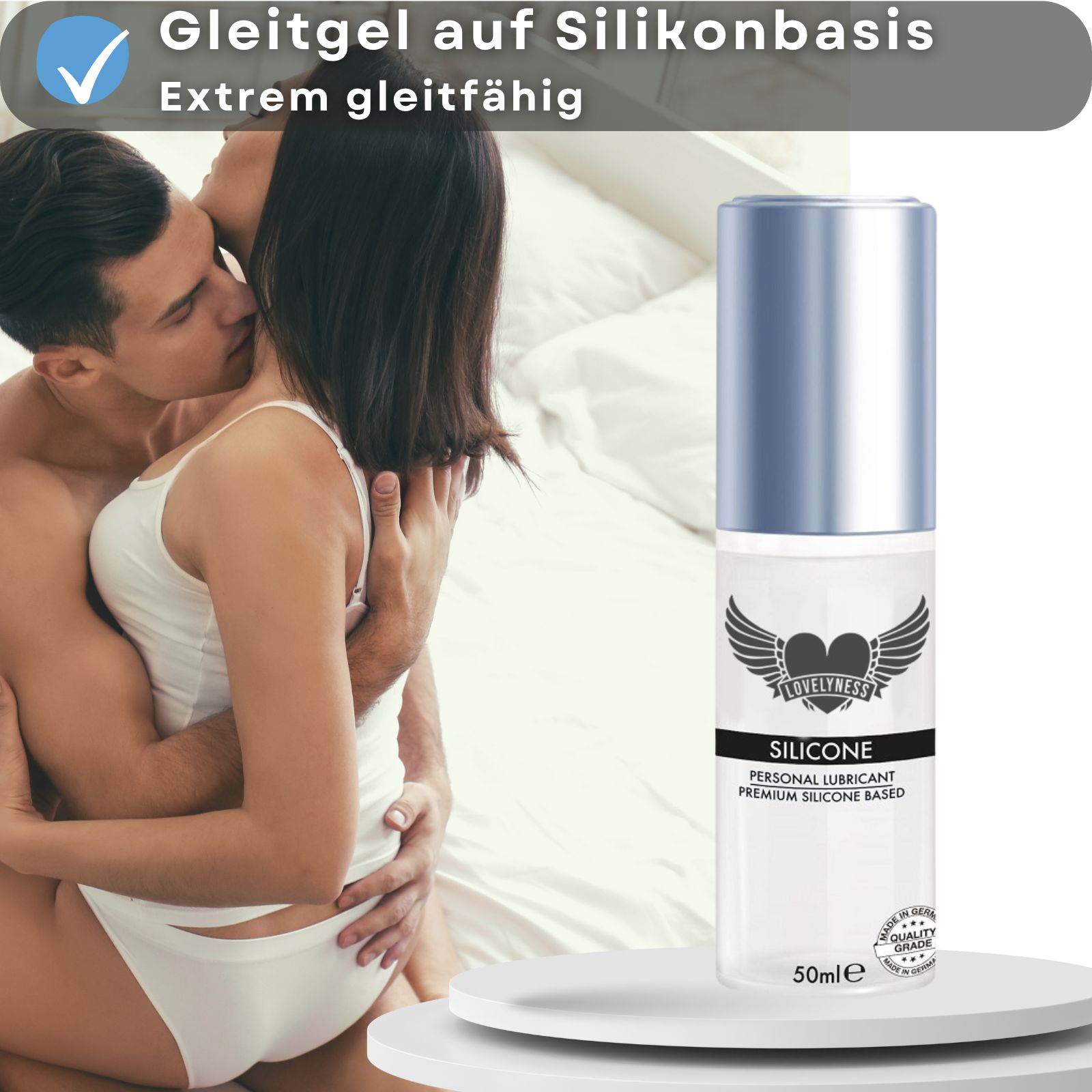 Silikon-Gleitgel-Flasche mit silbernem Deckel. Text: SILICONE. Paar umarmt sich. Text: Gleitgel auf Silikonbasis.