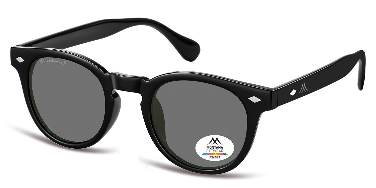 Schwarze Sonnenbrille, seitliche Ansicht. Runde Gläser, Montana Eyewear Logo auf dem Bügel. Polarisierte Gläser. Diamantförmige Akzente.