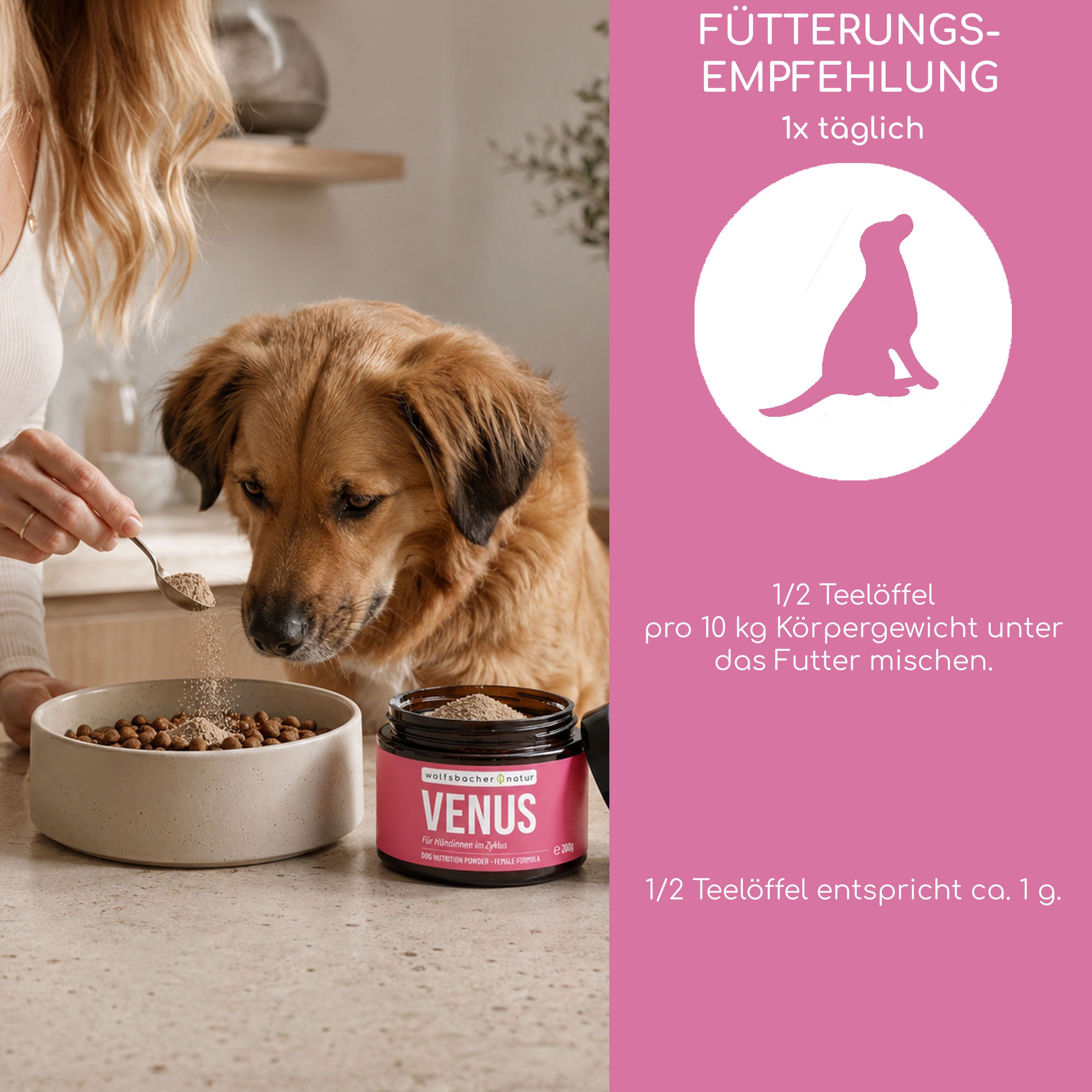 Eine Frau gibt Wolfsbacher Natur Venus Pulver in eine Hundefutterschüssel, ein Hund schaut zu.