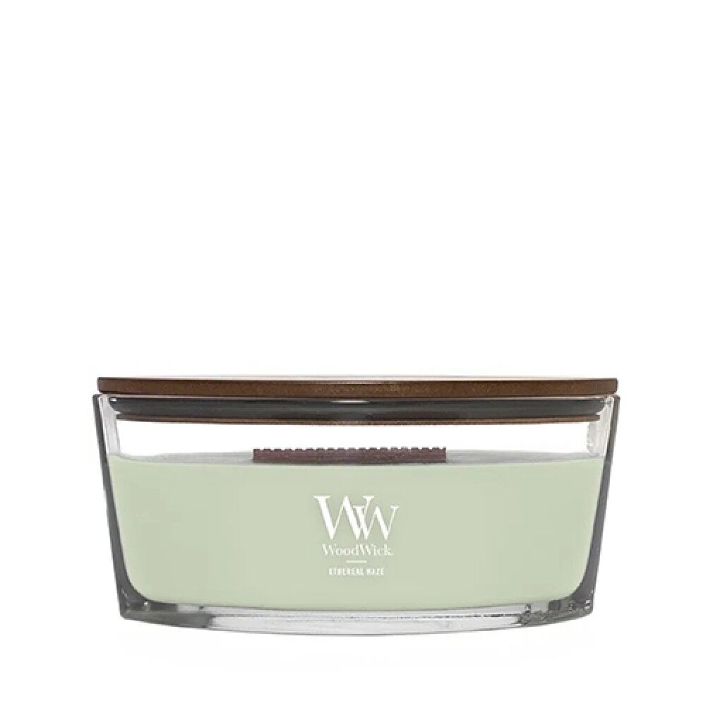 Ellipsenförmige Kerze mit Holzdeckel. Glasbehälter mit hellgrünem Wachs. Marke WoodWick, Text: Ethereal Haze.