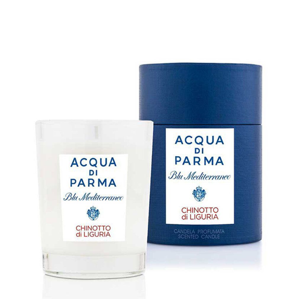 Kerze in Glas mit blauer Verpackung. Aufschrift: Acqua di Parma Blu Mediterraneo Chinotto di Liguria.