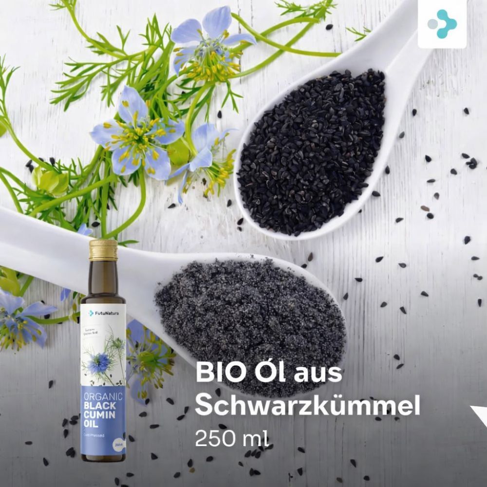 Bio Öl aus Schwarzkümmel (250ml) auf Löffeln mit Samen und Blüten.