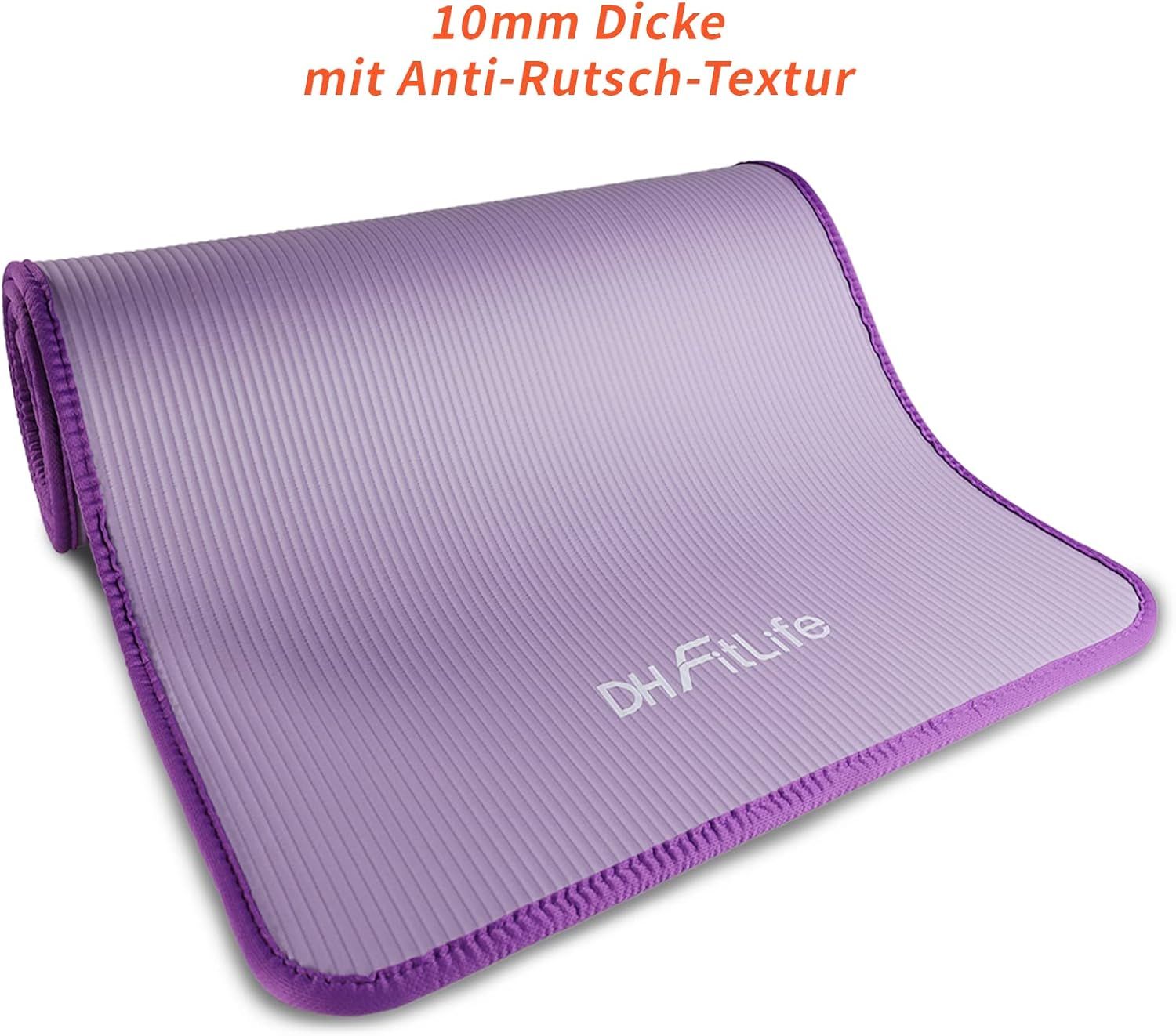 Ausgerollte lilafarbene Trainingsmatte mit Anti-Rutsch-Textur. Text: 10mm Dicke. DH FitLife Logo.
