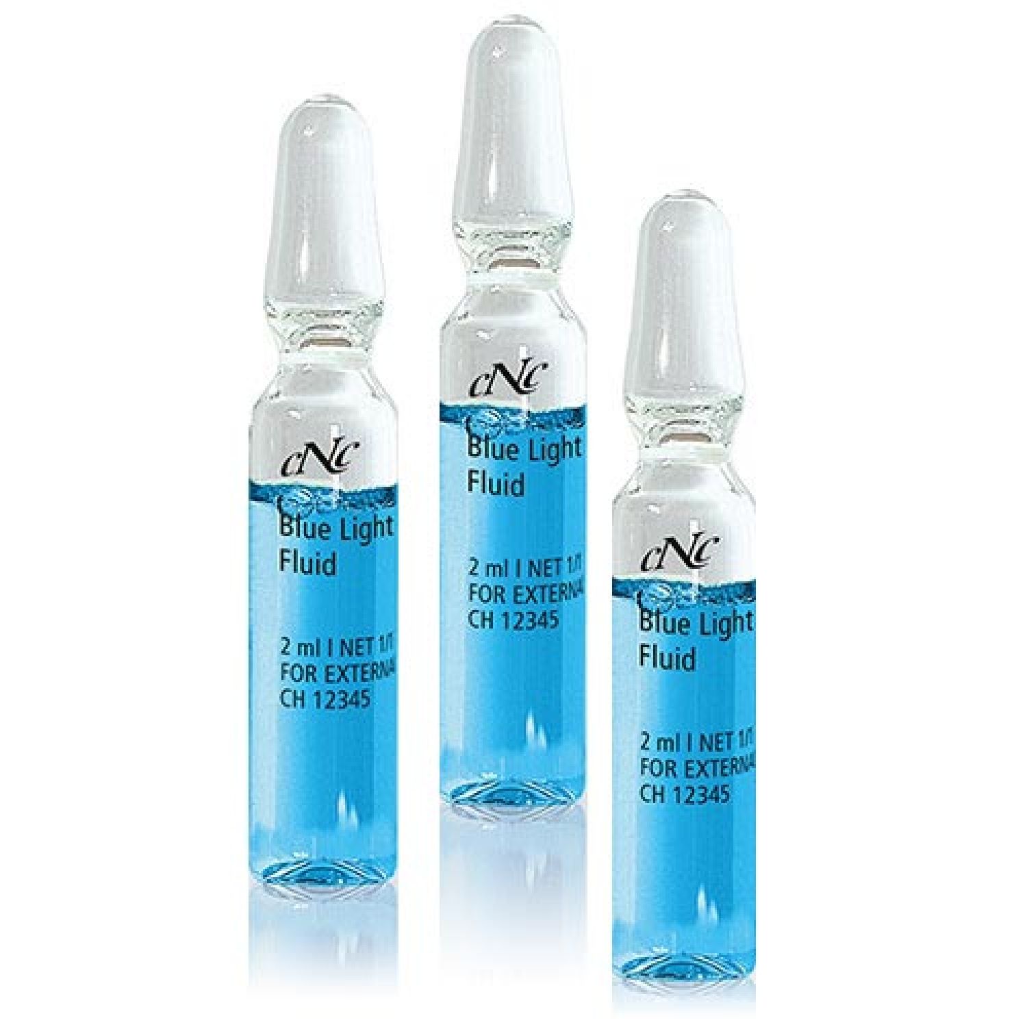 Drei Glasampullen mit blauem Inhalt. Beschriftung: CNC Blue Light Fluid. 2 ml. Für externe Anwendung.