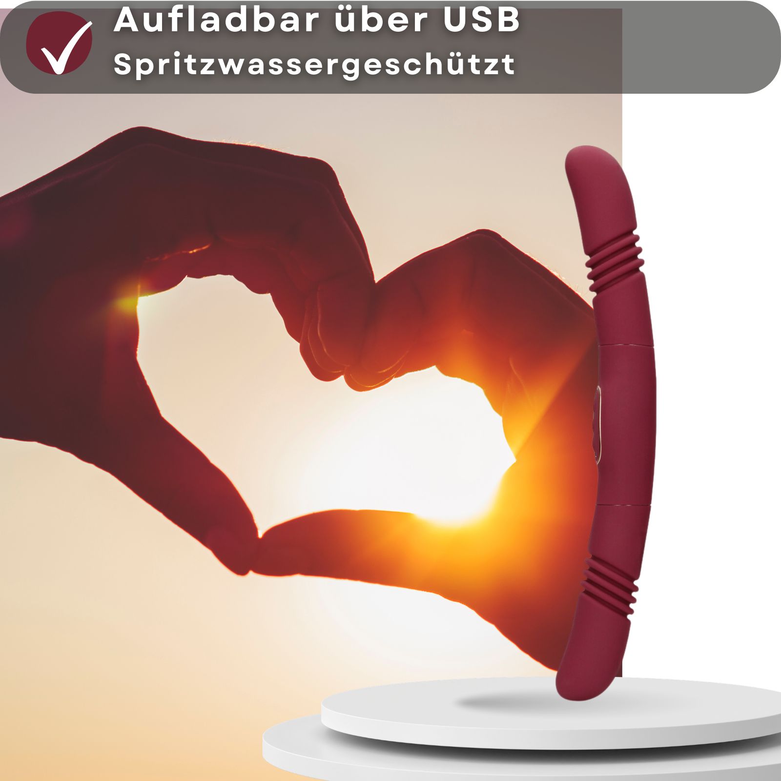 Bordeauxfarbener Vibrator. Aufladbar über USB. Spritzwassergeschützt. Vor Sonnenuntergang.