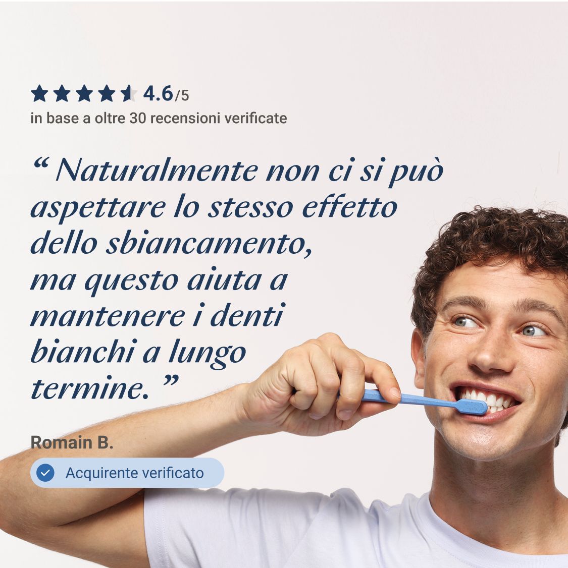 Un uomo si lava i denti. Testo: Naturalmente non ci si può aspettare lo stesso effetto dello sbiancamento, ma questo aiuta a mantenere i denti bianchi a lungo termine.