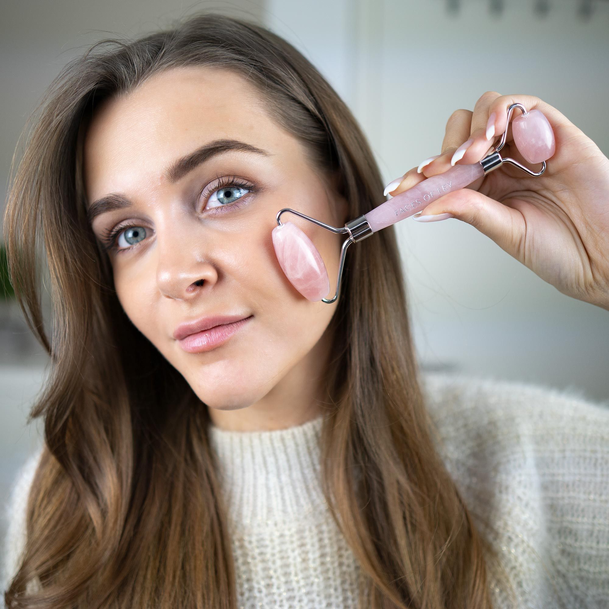 FACES OF FEY Rosenquarz-Roller