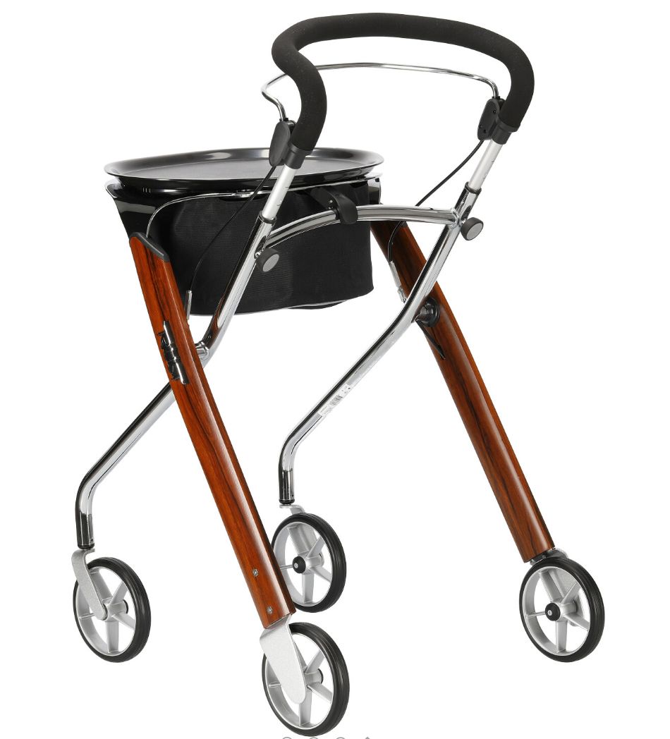 Rollator mit Holzoptik, schwarzem Korb und Tablett. Vier Räder, schwarze Griffe. Marke: TRUST.