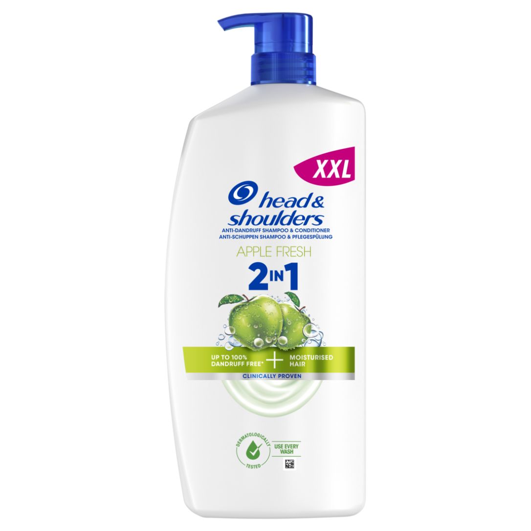 Weiße Flasche mit blauem Pumpkopf. Aufschrift: Head & Shoulders Apple Fresh 2in1. XXL-Etikett. Abbildung von Äpfeln.