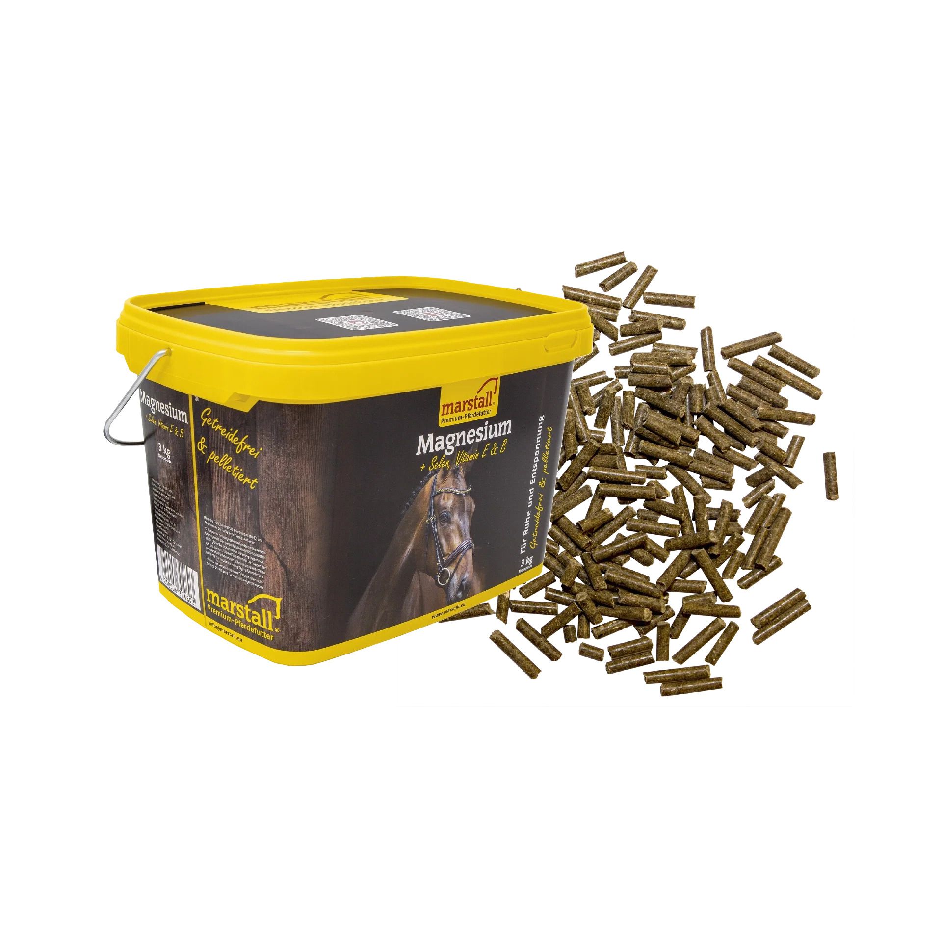 Marstall Magnesium Pellets in einem gelben Eimer mit einem Pferdekopf-Motiv und verstreuten Pellets daneben.
