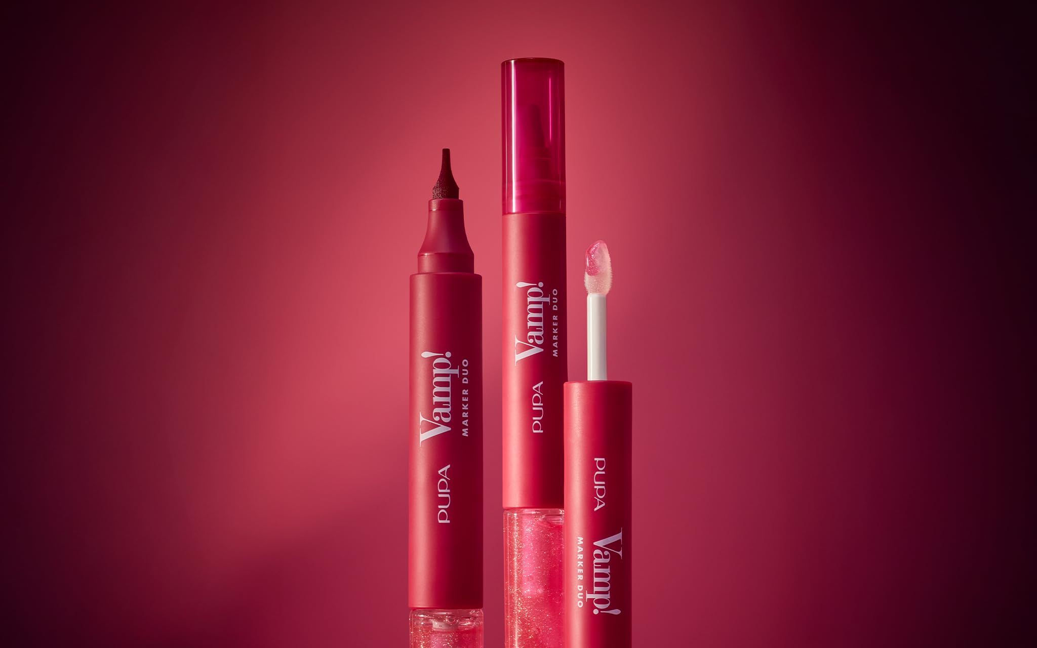 Drei rote Lippenstift-Applikatoren mit goldfarbenen Akzenten und dem Schriftzug 'Pupa Vamp!'.