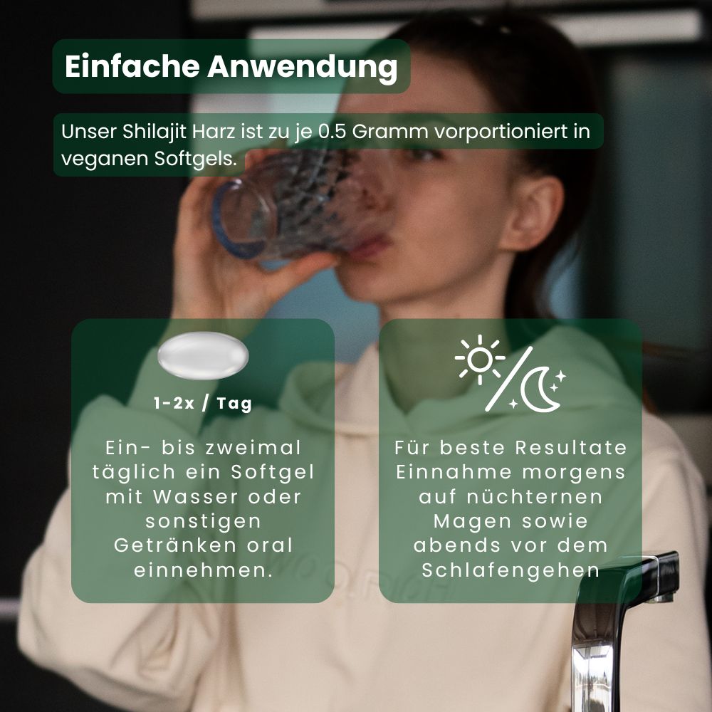 Frau trinkt Wasser. Text: Einfache Anwendung. 1-2x/Tag. Für beste Resultate. Unser Shilajit Harz ist in veganen Softgels.