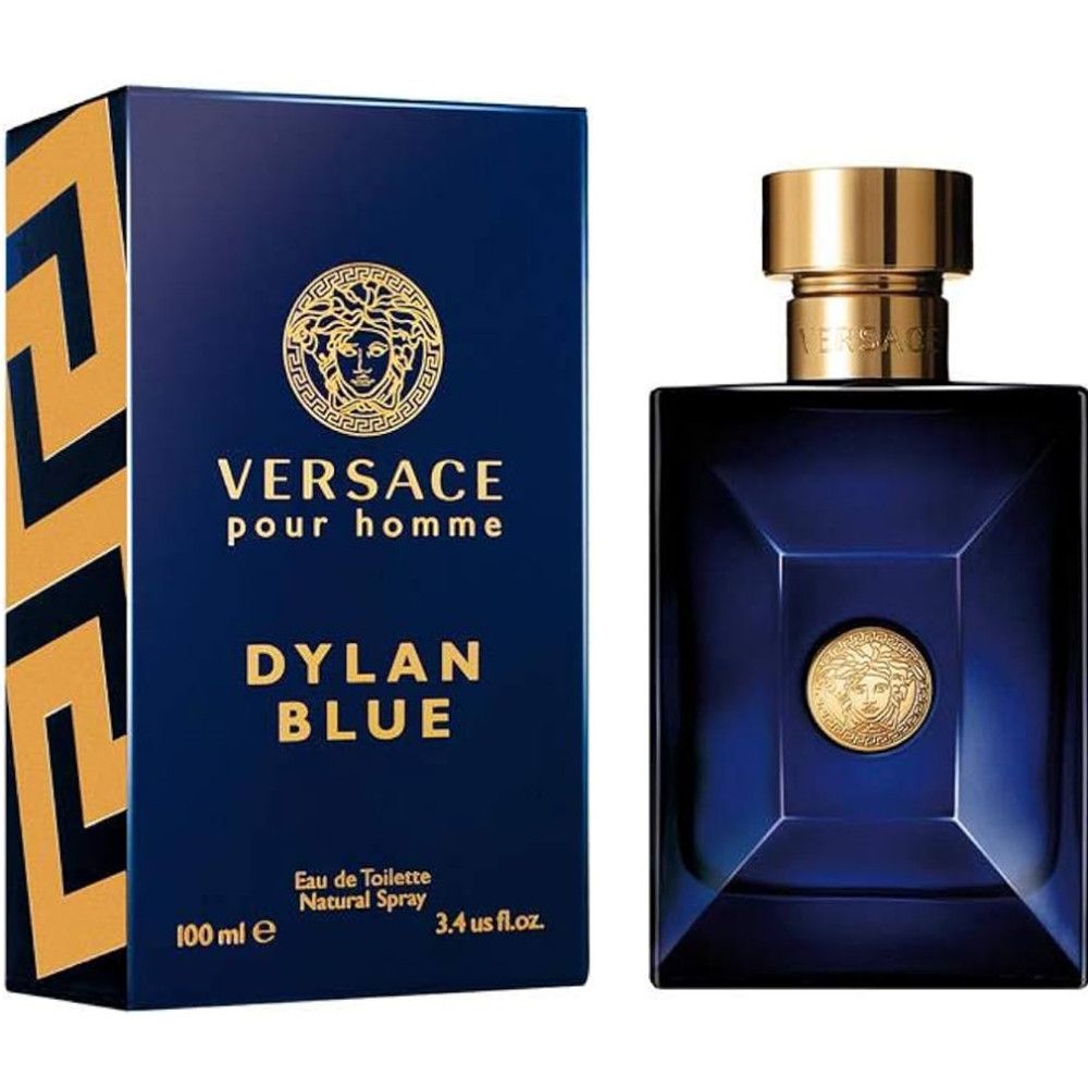 Versace Dylan Blue Eau de Toilette. Blaue Flasche und Verpackung. Goldene Akzente. Logo und Schriftzug.