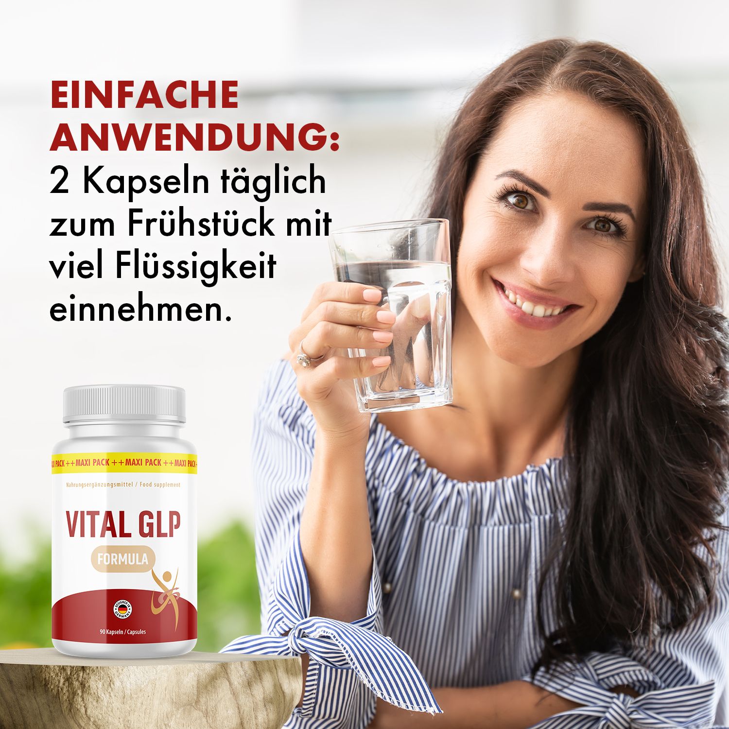 Frau hält Glas Wasser. Daneben Flasche mit rotem Etikett: VITAL GLP FORMULA. Text: EINFACHE ANWENDUNG: 2 Kapseln täglich zum Frühstück mit viel Flüssigkeit einnehmen.