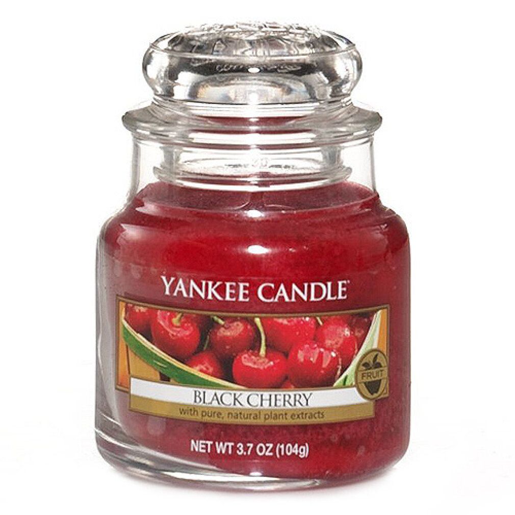 Kleine Yankee Candle Duftkerze Schwarze Kirsche im Glas mit Deckel. Rotes Wachs, Etikett mit Kirschabbildung.