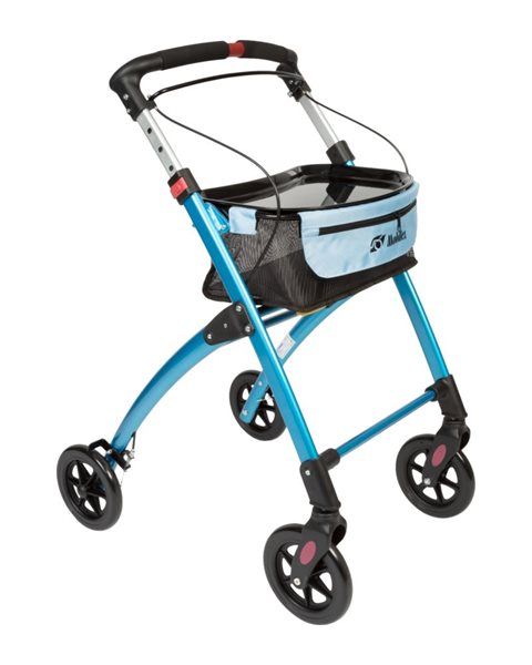 Blauer Indoor-Rollator mit Korb und vier Rädern. Schwarze Griffe und Räder. Marke Mobilex.