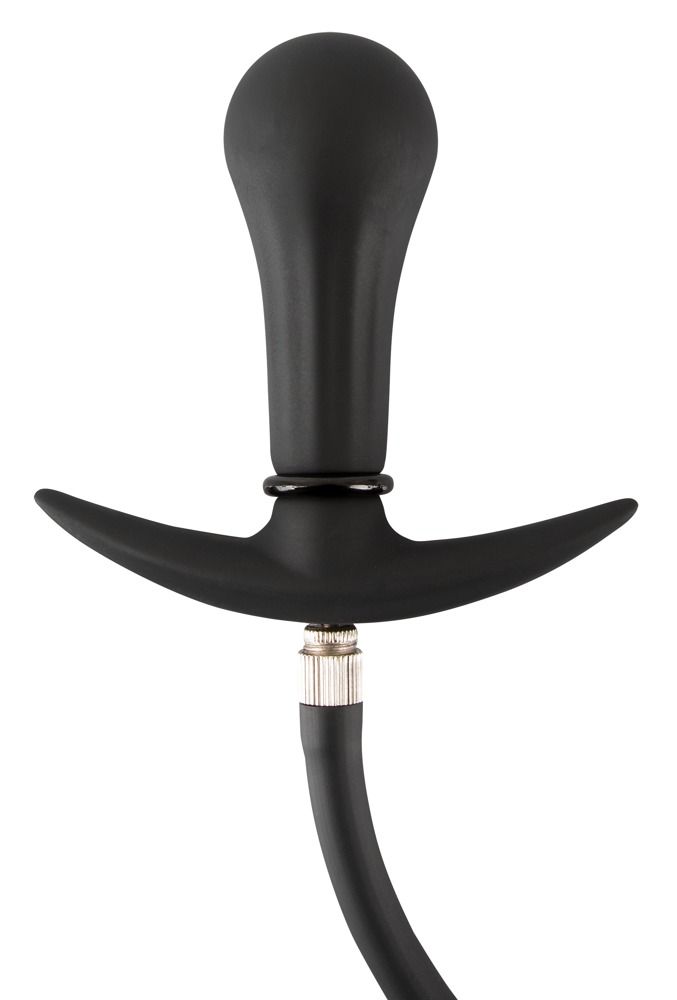 Schwarzer, aufblasbarer Plug mit Pumpe. Besteht aus Plug, Schlauch und Pumpe. Metallverbindungen.