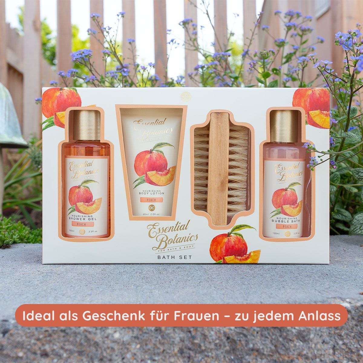 Geschenkbox mit Pflegeprodukten. Enthält Duschgel, Badeschaum, Bodylotion und eine Bürste. Dekoriert mit Pfirsich-Motiven.