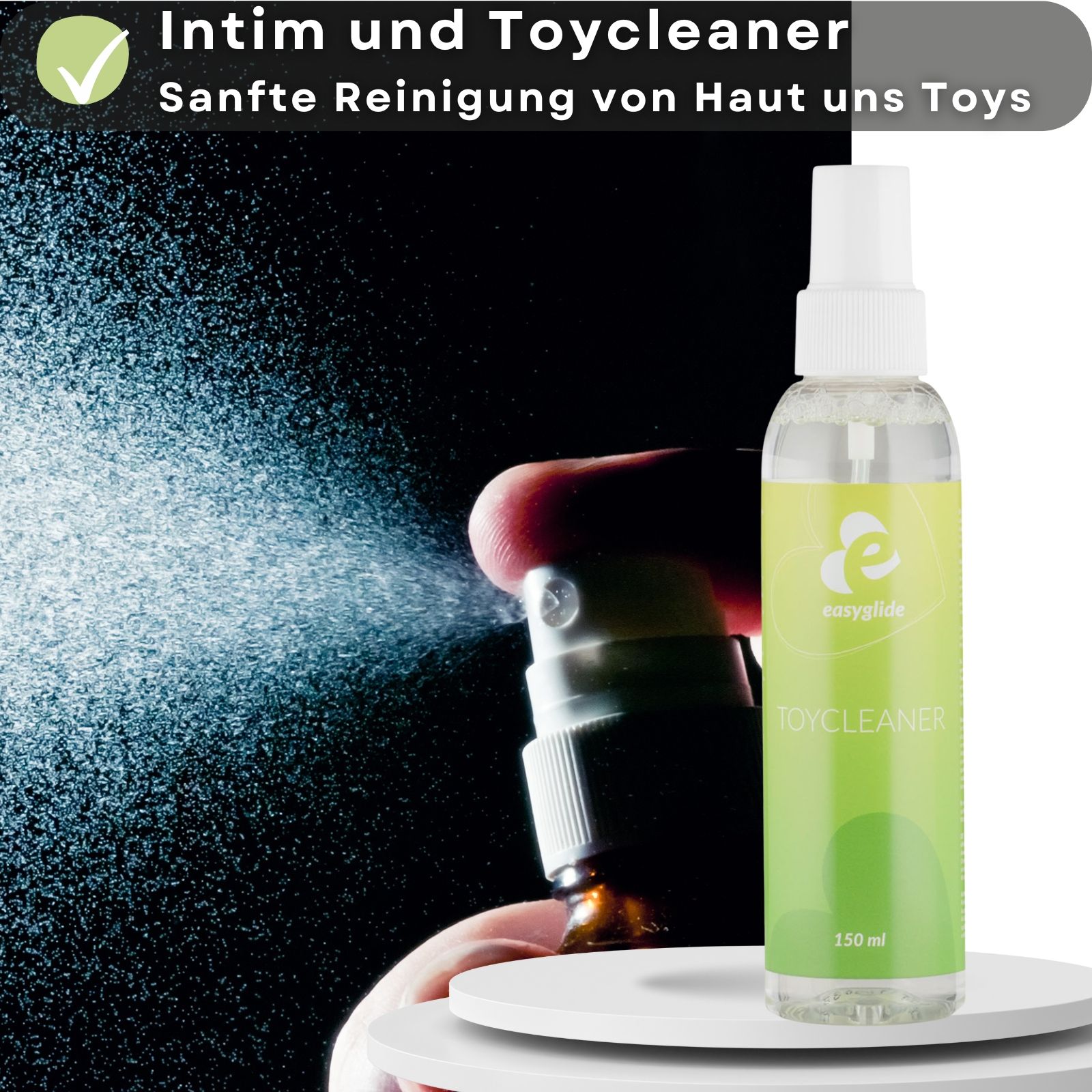 Produktabbildung mit Sprühnebel. Flasche "easyglide TOYCLEANER". Text: Sanfte Reinigung von Haut und Toys.