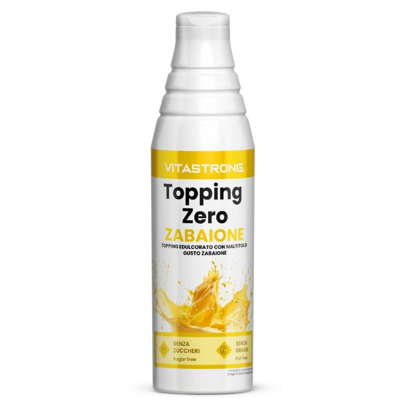 Vitastrong Topping Zero Zabaione Flasche. Weiß, gelbes Etikett. Text: zuckerfrei, fettfrei. Produktname und Marke deutlich sichtbar.